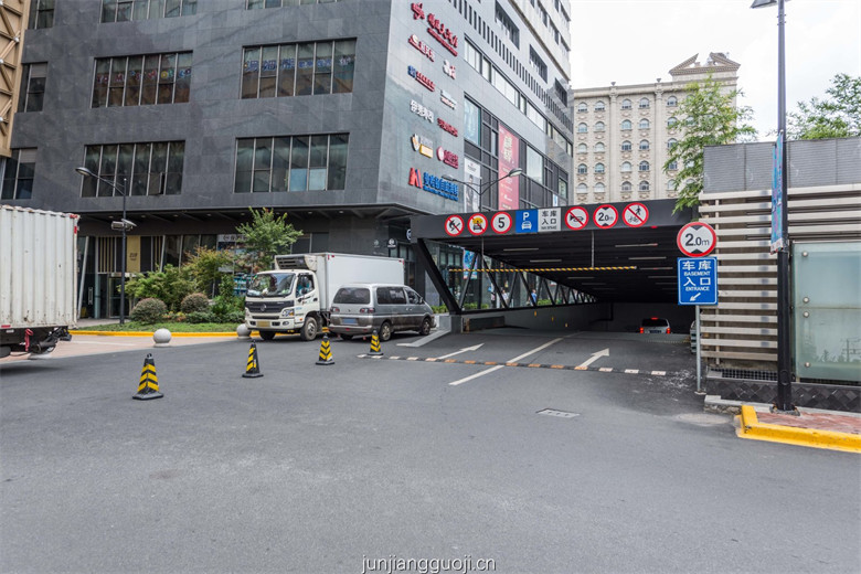 停车库入口